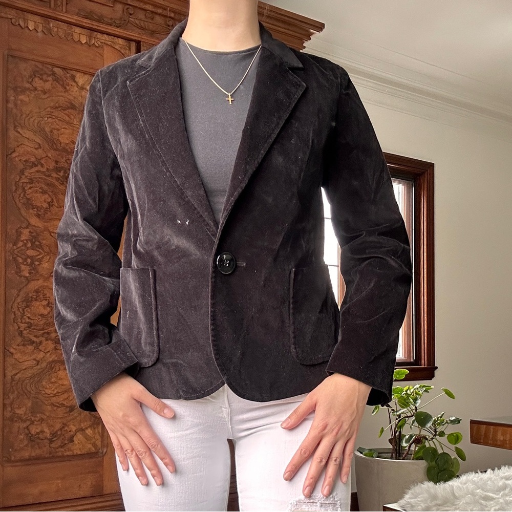 GAP Black Blazer for Versatile Styling